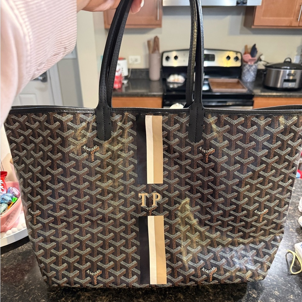 Authentic Goyard St. Louis PM bag with monogram.